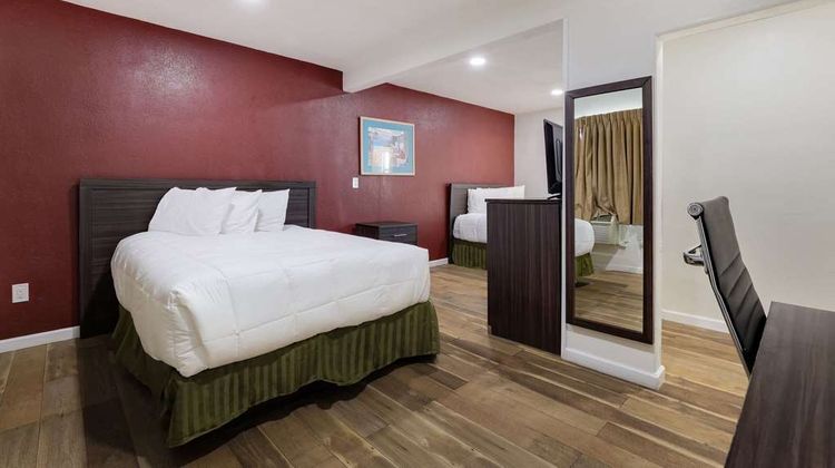 Econo Lodge Room