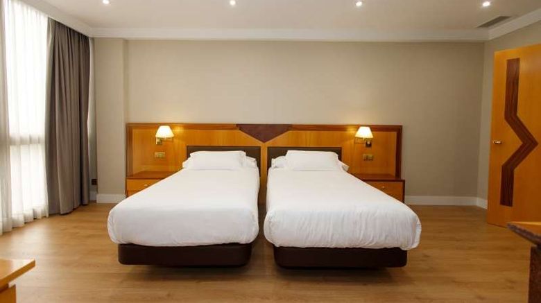 <b>Puerta Del Camino Room</b>. Images powered by <a href="https://iceportal.shijigroup.com/" title="IcePortal" target="_blank">IcePortal</a>.