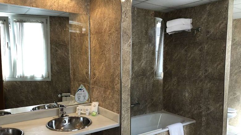 <b>Hotel OCA Villa De Aviles Room</b>. Images powered by <a href="https://iceportal.shijigroup.com/" title="IcePortal" target="_blank">IcePortal</a>.