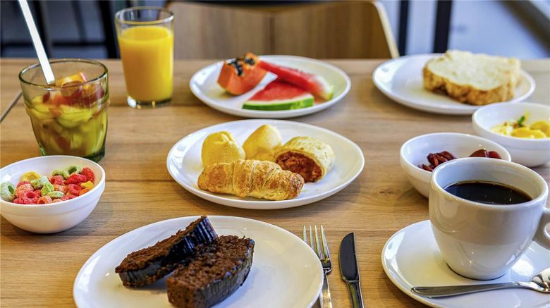 <b>Ibis Styles Porto Alegre Moinhos Restaurant</b>. Images powered by <a href="https://iceportal.shijigroup.com/" title="IcePortal" target="_blank">IcePortal</a>.