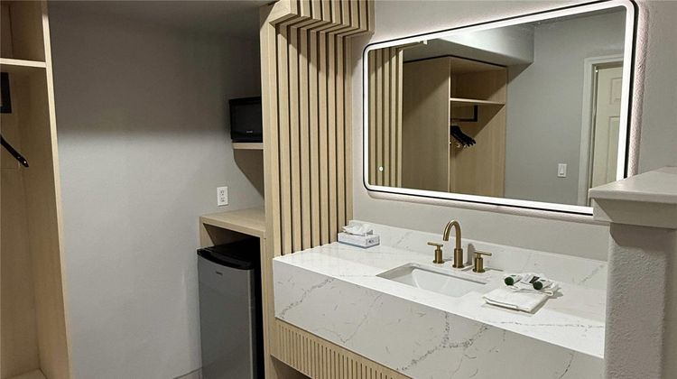Rodeway Inn Room