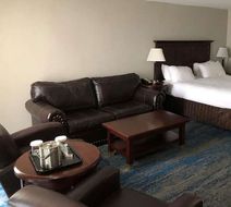 Ramada by Wyndham Cleveland Independence Room