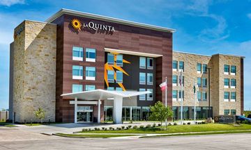 La Quinta Inn & Suites by Wyndham