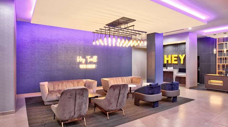 La Quinta Inn & Suites by Wyndham Lobby