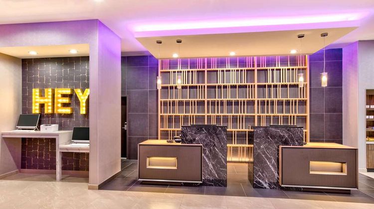 La Quinta Inn & Suites by Wyndham Lobby