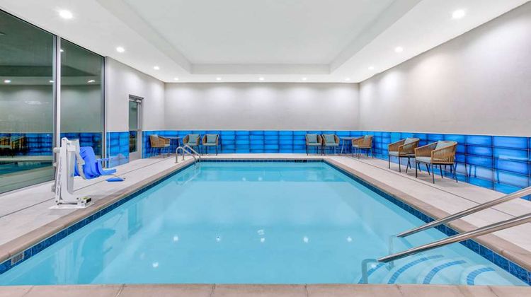La Quinta Inn & Suites by Wyndham Pool