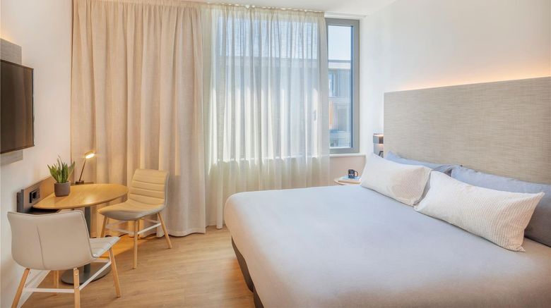<b>Innside Luxembourg Room</b>. Images powered by <a href="https://iceportal.shijigroup.com/" title="IcePortal" target="_blank">IcePortal</a>.