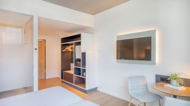 <b>Innside Luxembourg Room</b>. Images powered by <a href="https://iceportal.shijigroup.com/" title="IcePortal" target="_blank">IcePortal</a>.