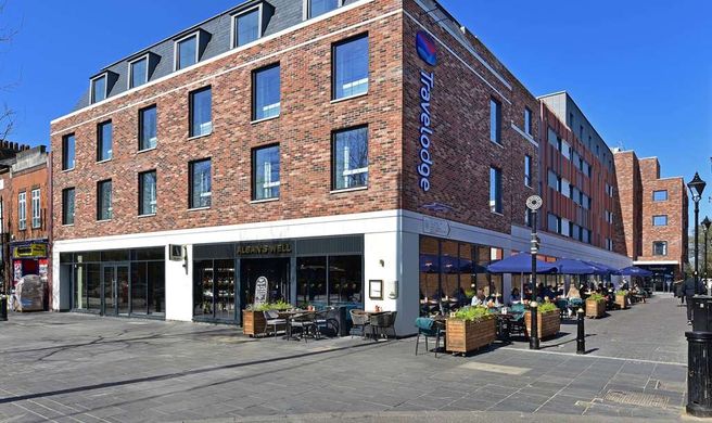 Travelodge St Albans City Centre Exterior