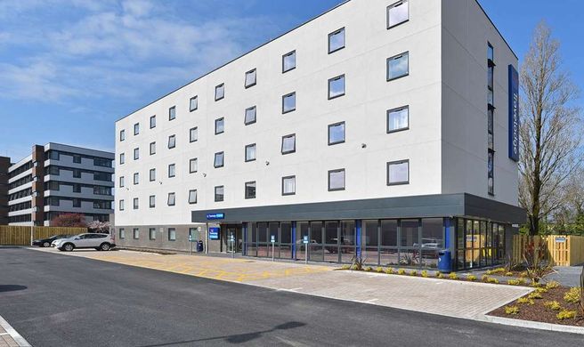 Travelodge Poole North Exterior