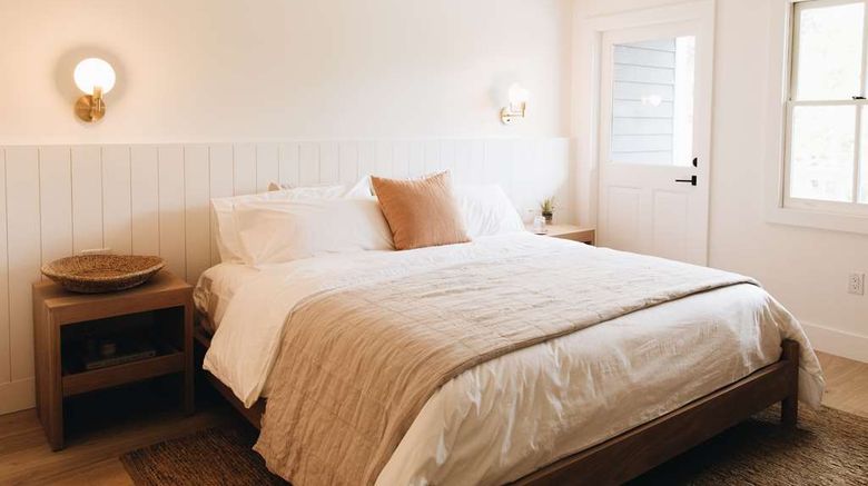 <b>Five Gables Inn & Spa Room</b>. Images powered by <a href="https://iceportal.shijigroup.com/" title="IcePortal" target="_blank">IcePortal</a>.