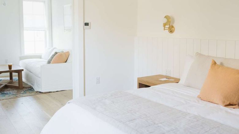 <b>Five Gables Inn & Spa Suite</b>. Images powered by <a href="https://iceportal.shijigroup.com/" title="IcePortal" target="_blank">IcePortal</a>.