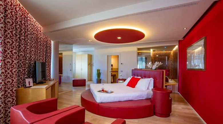 <b>Hotel Glamour Suite</b>. Images powered by <a href="https://iceportal.shijigroup.com/" title="IcePortal" target="_blank">IcePortal</a>.