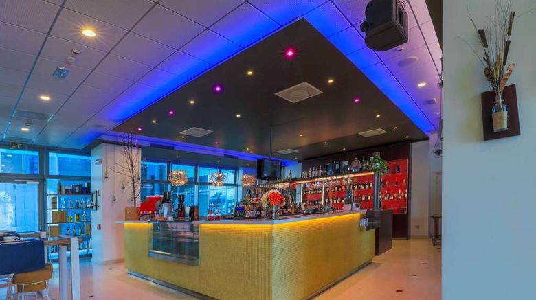 <b>Hotel Glamour Restaurant</b>. Images powered by <a href="https://iceportal.shijigroup.com/" title="IcePortal" target="_blank">IcePortal</a>.