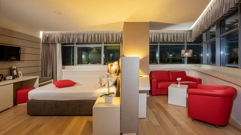 <b>Hotel Glamour Room</b>. Images powered by <a href="https://iceportal.shijigroup.com/" title="IcePortal" target="_blank">IcePortal</a>.