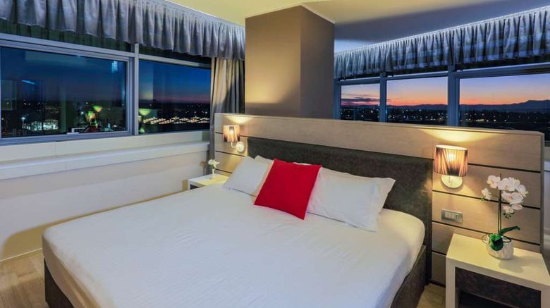 <b>Hotel Glamour Room</b>. Images powered by <a href="https://iceportal.shijigroup.com/" title="IcePortal" target="_blank">IcePortal</a>.