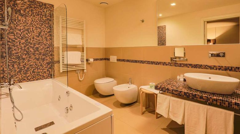 <b>Hotel Glamour Room</b>. Images powered by <a href="https://iceportal.shijigroup.com/" title="IcePortal" target="_blank">IcePortal</a>.