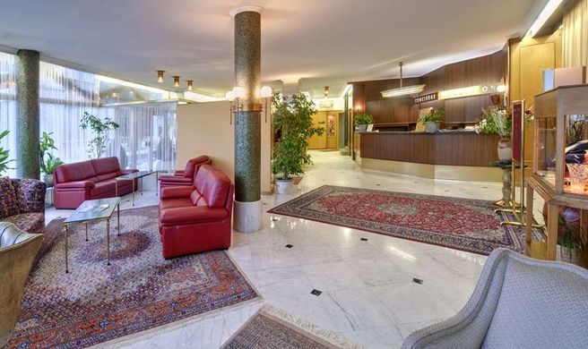 Grand Hotel Cravat Lobby