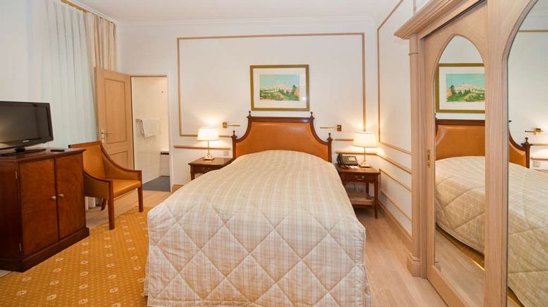 <b>Grand Hotel Cravat Room</b>. Images powered by <a href="https://iceportal.shijigroup.com/" title="IcePortal" target="_blank">IcePortal</a>.
