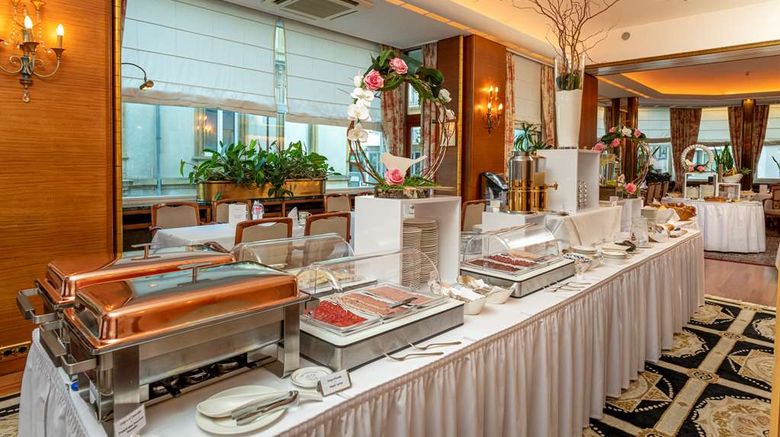 <b>Grand Hotel Cravat Restaurant</b>. Images powered by <a href="https://iceportal.shijigroup.com/" title="IcePortal" target="_blank">IcePortal</a>.