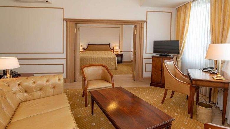 <b>Grand Hotel Cravat Suite</b>. Images powered by <a href="https://iceportal.shijigroup.com/" title="IcePortal" target="_blank">IcePortal</a>.