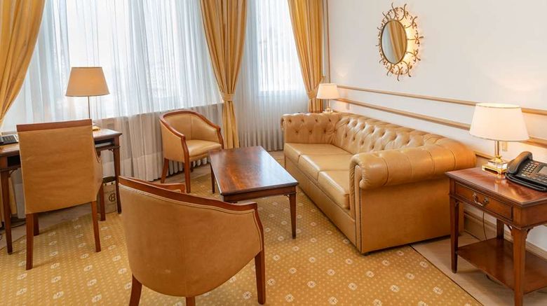 <b>Grand Hotel Cravat Suite</b>. Images powered by <a href="https://iceportal.shijigroup.com/" title="IcePortal" target="_blank">IcePortal</a>.