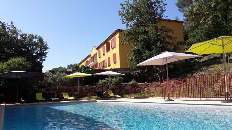 <b>Resid'Artel Val de Durance Hotel Pool</b>. Images powered by <a href="https://iceportal.shijigroup.com/" title="IcePortal" target="_blank">IcePortal</a>.