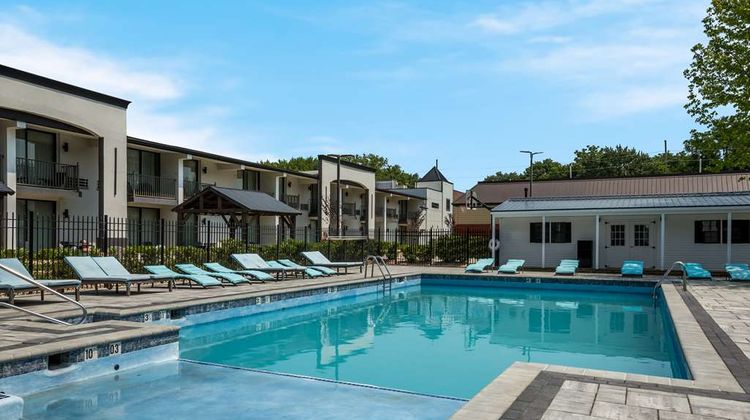 The Hub, BW Signature Collection Pool
