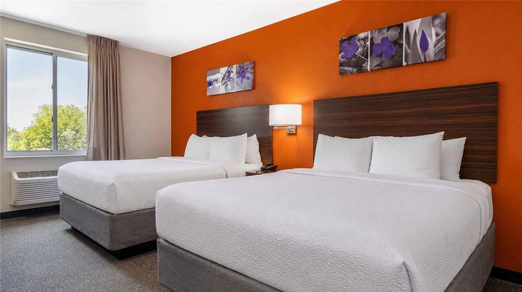 Sleep Inn and Suites Lancaster Room