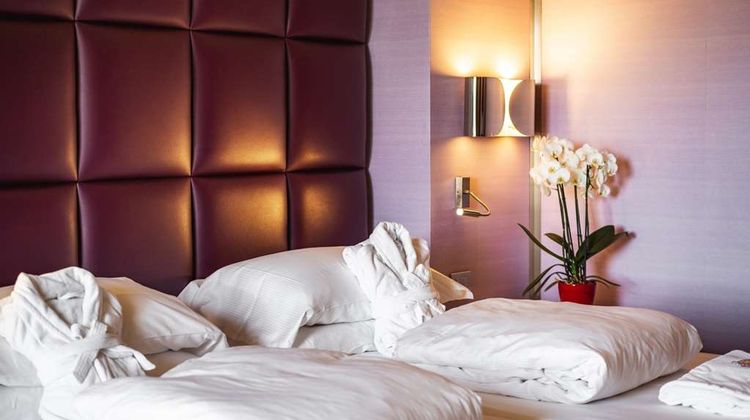 Jazz Hotel Room
