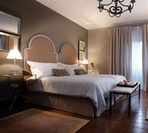 Iriarte Jauregia Hotel Room