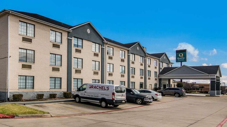 <b>Quality Inn & Suites Fort Worth Exterior</b>. Images powered by <a href="https://iceportal.shijigroup.com/" title="IcePortal" target="_blank">IcePortal</a>.