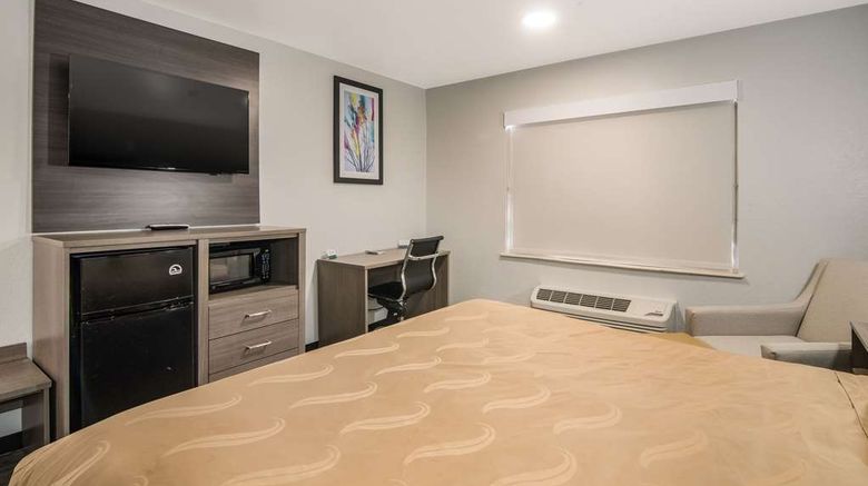 <b>Quality Inn & Suites Fort Worth Room</b>. Images powered by <a href="https://iceportal.shijigroup.com/" title="IcePortal" target="_blank">IcePortal</a>.