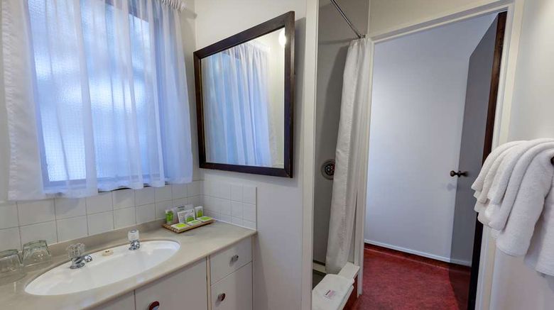 <b>Heartland Hotel Cotswold Room</b>. Images powered by <a href="https://iceportal.shijigroup.com/" title="IcePortal" target="_blank">IcePortal</a>.
