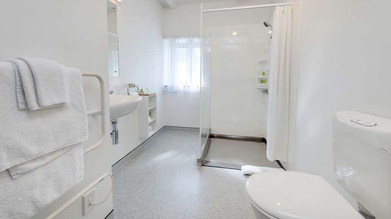 <b>Heartland Hotel Cotswold Room</b>. Images powered by <a href="https://iceportal.shijigroup.com/" title="IcePortal" target="_blank">IcePortal</a>.
