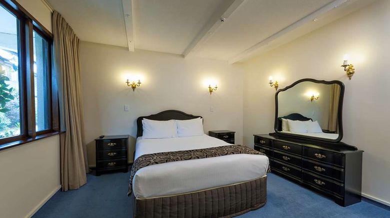 <b>Heartland Hotel Cotswold Suite</b>. Images powered by <a href="https://iceportal.shijigroup.com/" title="IcePortal" target="_blank">IcePortal</a>.