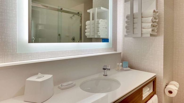 <b>Hampton Inn Lebanon Room</b>. Images powered by <a href="https://iceportal.shijigroup.com/" title="IcePortal" target="_blank">IcePortal</a>.