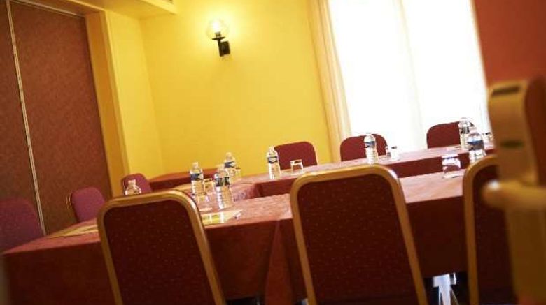 <b>Logis Hotel de la Loire Meeting</b>. Images powered by <a href="https://iceportal.shijigroup.com/" title="IcePortal" target="_blank">IcePortal</a>.