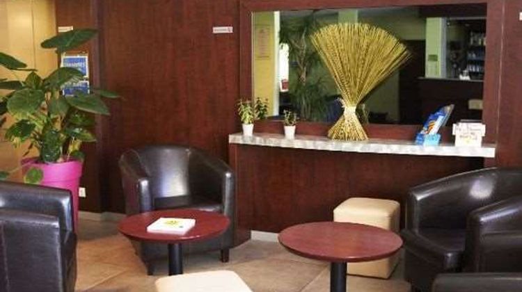 Logis Hotel de la Loire Lobby