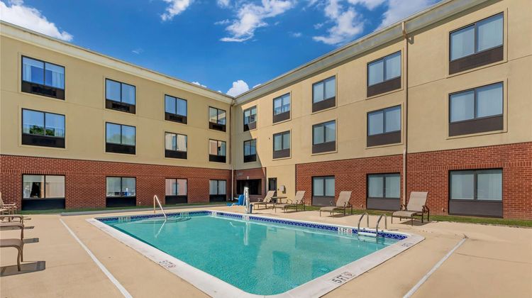Comfort Inn and Suites Chestertown Pool