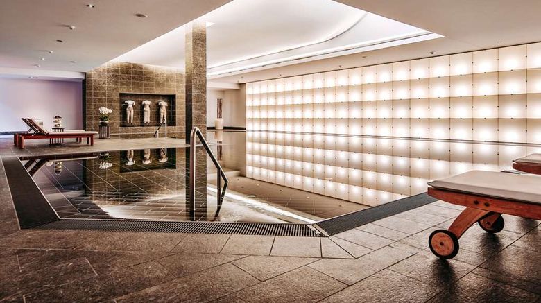 <b>Parkhotel Quellenhof Aachen Pool</b>. Images powered by <a href="https://iceportal.shijigroup.com/" title="IcePortal" target="_blank">IcePortal</a>.
