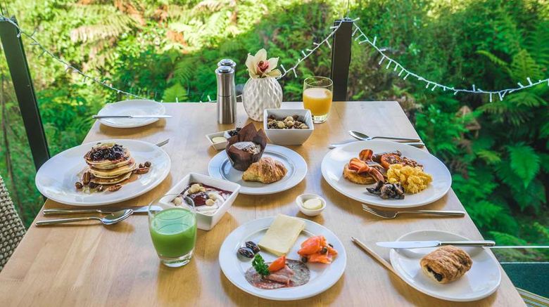 <b>Te Waonui Forest Retreat Restaurant</b>. Images powered by <a href="https://iceportal.shijigroup.com/" title="IcePortal" target="_blank">IcePortal</a>.
