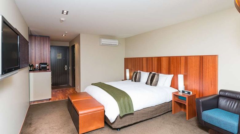<b>Te Waonui Forest Retreat Room</b>. Images powered by <a href="https://iceportal.shijigroup.com/" title="IcePortal" target="_blank">IcePortal</a>.