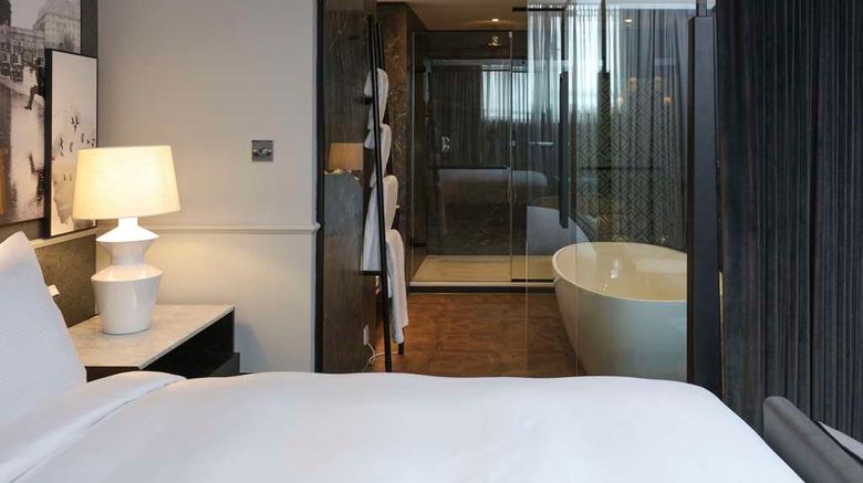 <b>The Queens Hotel Leeds Suite</b>. Images powered by <a href="https://iceportal.shijigroup.com/" title="IcePortal" target="_blank">IcePortal</a>.