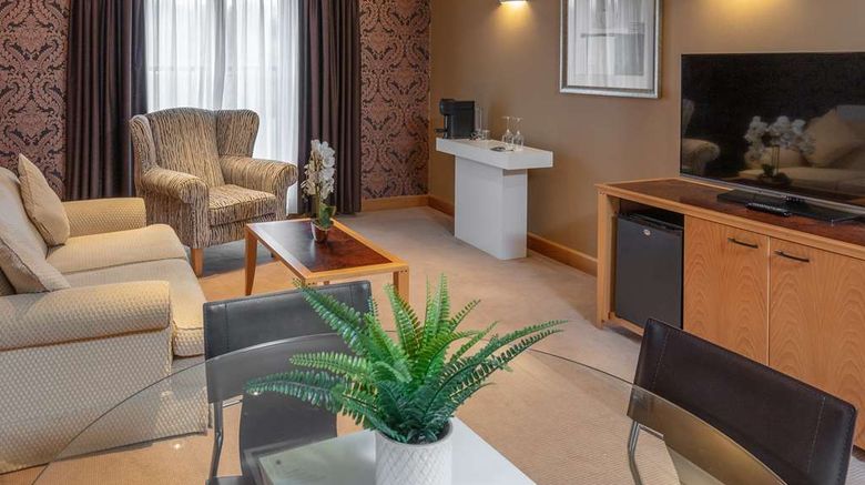 <b>The Hampshire Court Hotel Suite</b>. Images powered by <a href="https://iceportal.shijigroup.com/" title="IcePortal" target="_blank">IcePortal</a>.