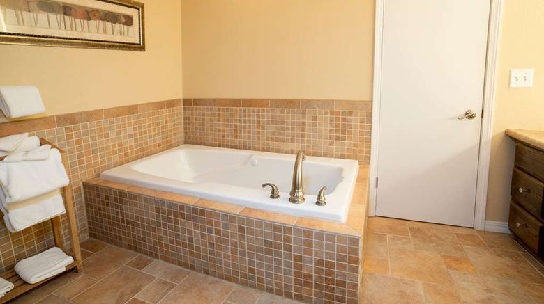 <b>Deadwood Gulch Resort, Trademark Coll Room</b>. Images powered by <a href="https://iceportal.shijigroup.com/" title="IcePortal" target="_blank">IcePortal</a>.