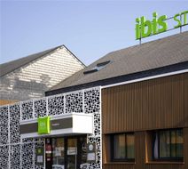 Ibis Styles Fougeres Exterior