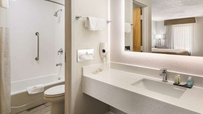 <b>Quality Inn Emporia Room</b>. Images powered by <a href="https://iceportal.shijigroup.com/" title="IcePortal" target="_blank">IcePortal</a>.