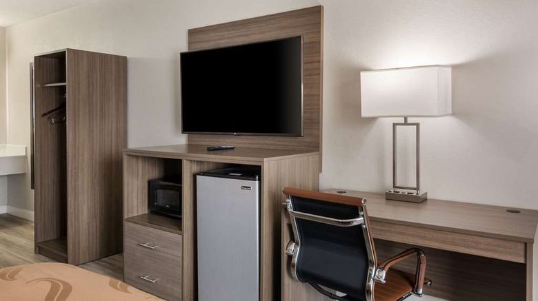 <b>Quality Inn Emporia Room</b>. Images powered by <a href="https://iceportal.shijigroup.com/" title="IcePortal" target="_blank">IcePortal</a>.