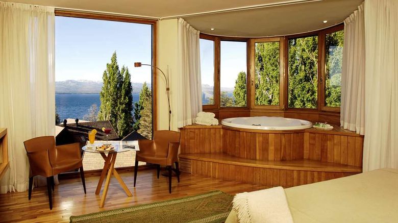 <b>Design Suites Hotel, Bariloche Suite</b>. Images powered by <a href="https://iceportal.shijigroup.com/" title="IcePortal" target="_blank">IcePortal</a>.